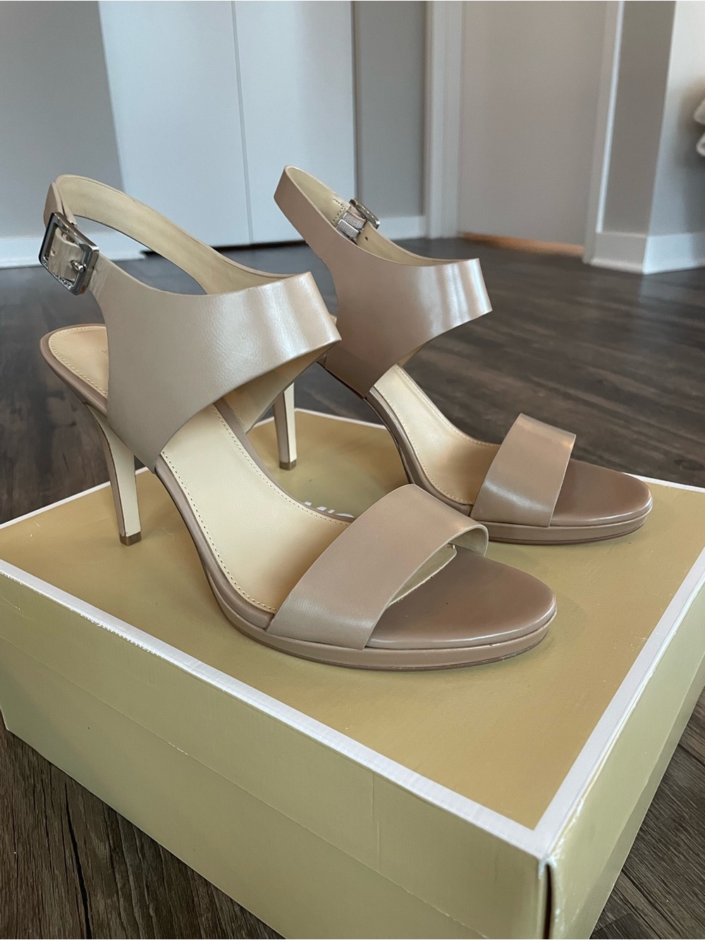 MICHAEL Michael Kors Claudia Mid High Heel in Khaki/Nude (8.5M)